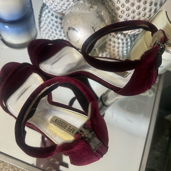 GUC burgundy heels - Picture 5 of 5